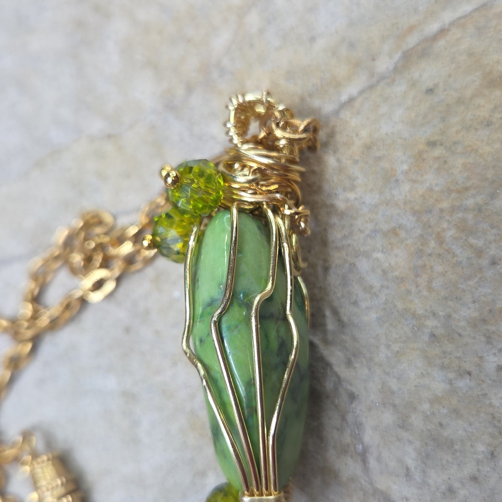 Green Turquoise Wirewrapped Pendant Necklace - Picture 6 of 8